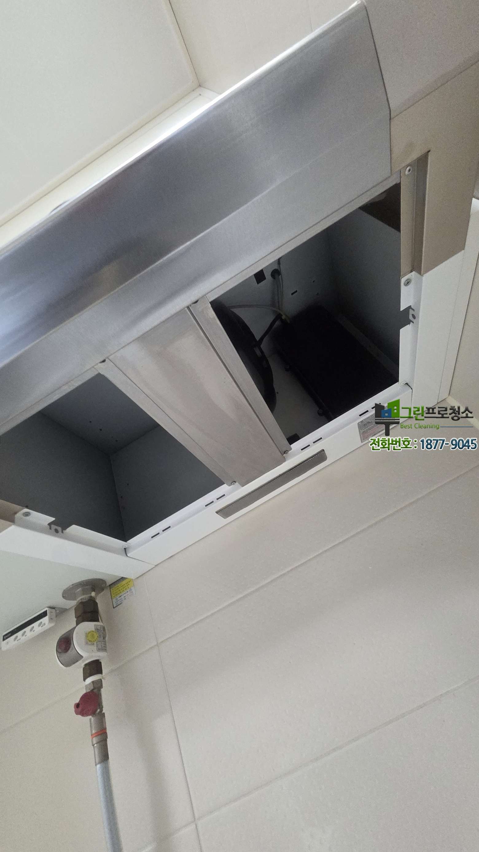 청소 후 쾌적해진 실내 공간 전경