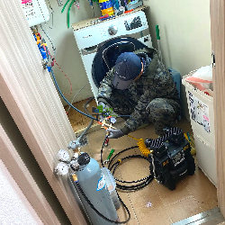 아파트 하수구 역류 작업중입니다.